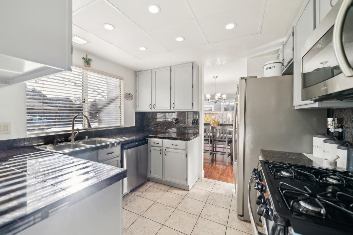 Detail Gallery Image 7 of 30 For 25 Deer Run Cir, San Jose,  CA 95136 - 3 Beds | 2/1 Baths