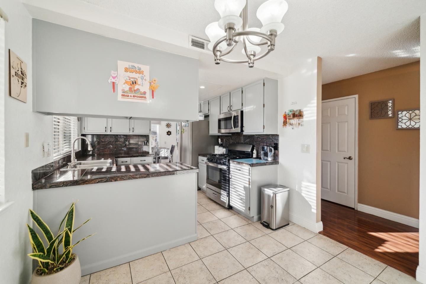 Detail Gallery Image 8 of 30 For 25 Deer Run Cir, San Jose,  CA 95136 - 3 Beds | 2/1 Baths