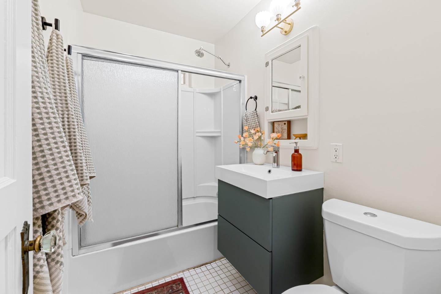 Detail Gallery Image 13 of 30 For 255 Katherine Ave, Salinas,  CA 93901 - 2 Beds | 1 Baths