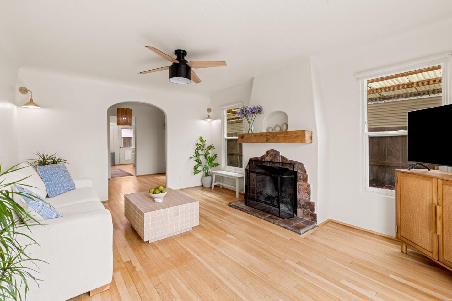 Detail Gallery Image 5 of 30 For 255 Katherine Ave, Salinas,  CA 93901 - 2 Beds | 1 Baths