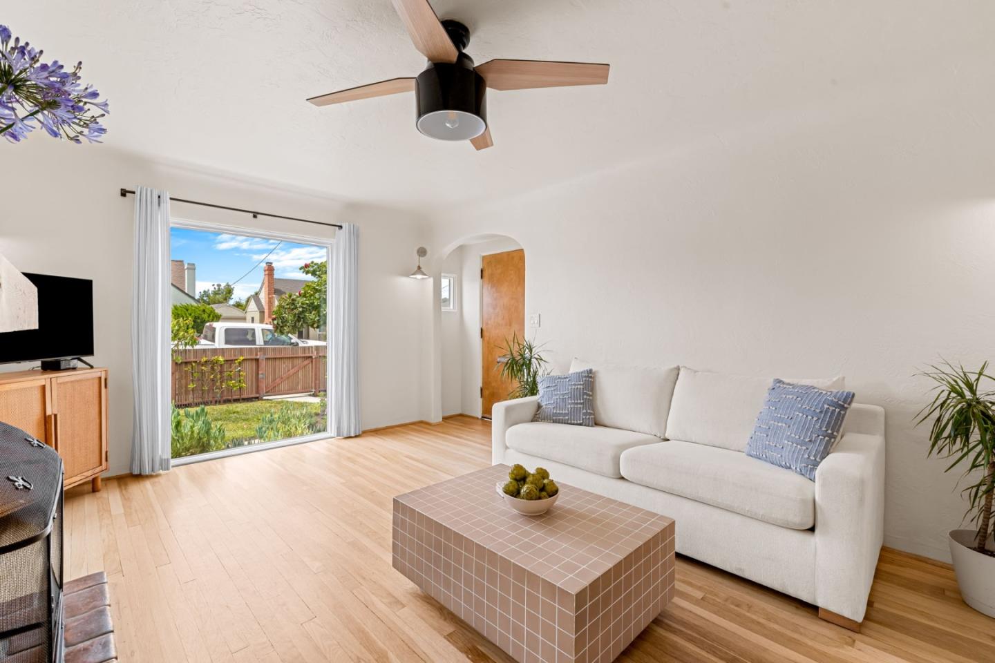 Detail Gallery Image 6 of 30 For 255 Katherine Ave, Salinas,  CA 93901 - 2 Beds | 1 Baths