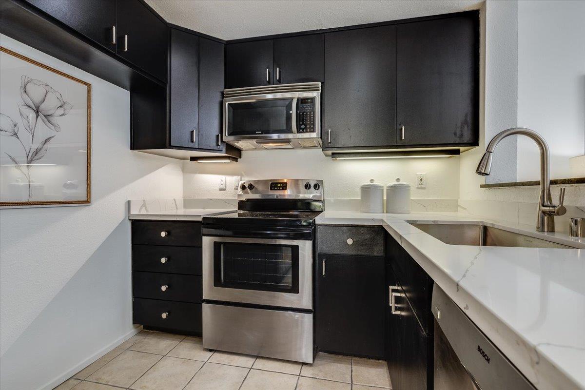 Detail Gallery Image 10 of 28 For 773 Loma Verde Ave a,  Palo Alto,  CA 94303 - 3 Beds | 2/1 Baths