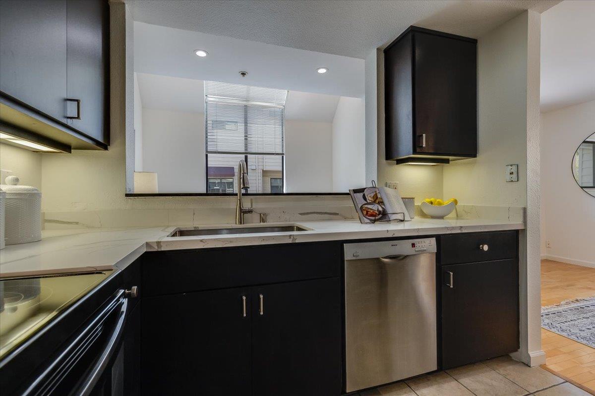 Detail Gallery Image 11 of 28 For 773 Loma Verde Ave a,  Palo Alto,  CA 94303 - 3 Beds | 2/1 Baths