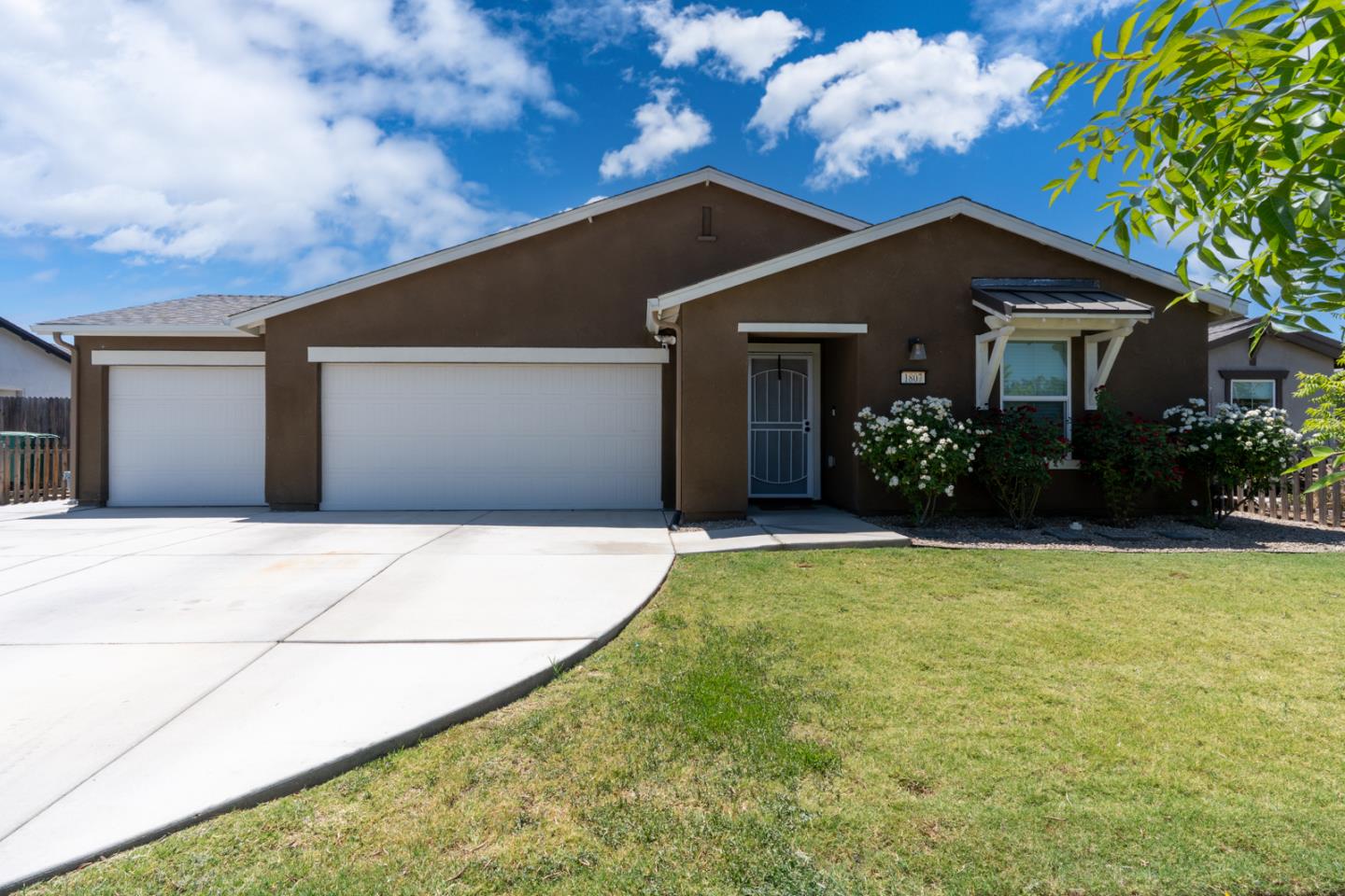 Detail Gallery Image 11 of 45 For 1807 Patricia Ct, Los Banos,  CA 93635 - 4 Beds | 3 Baths