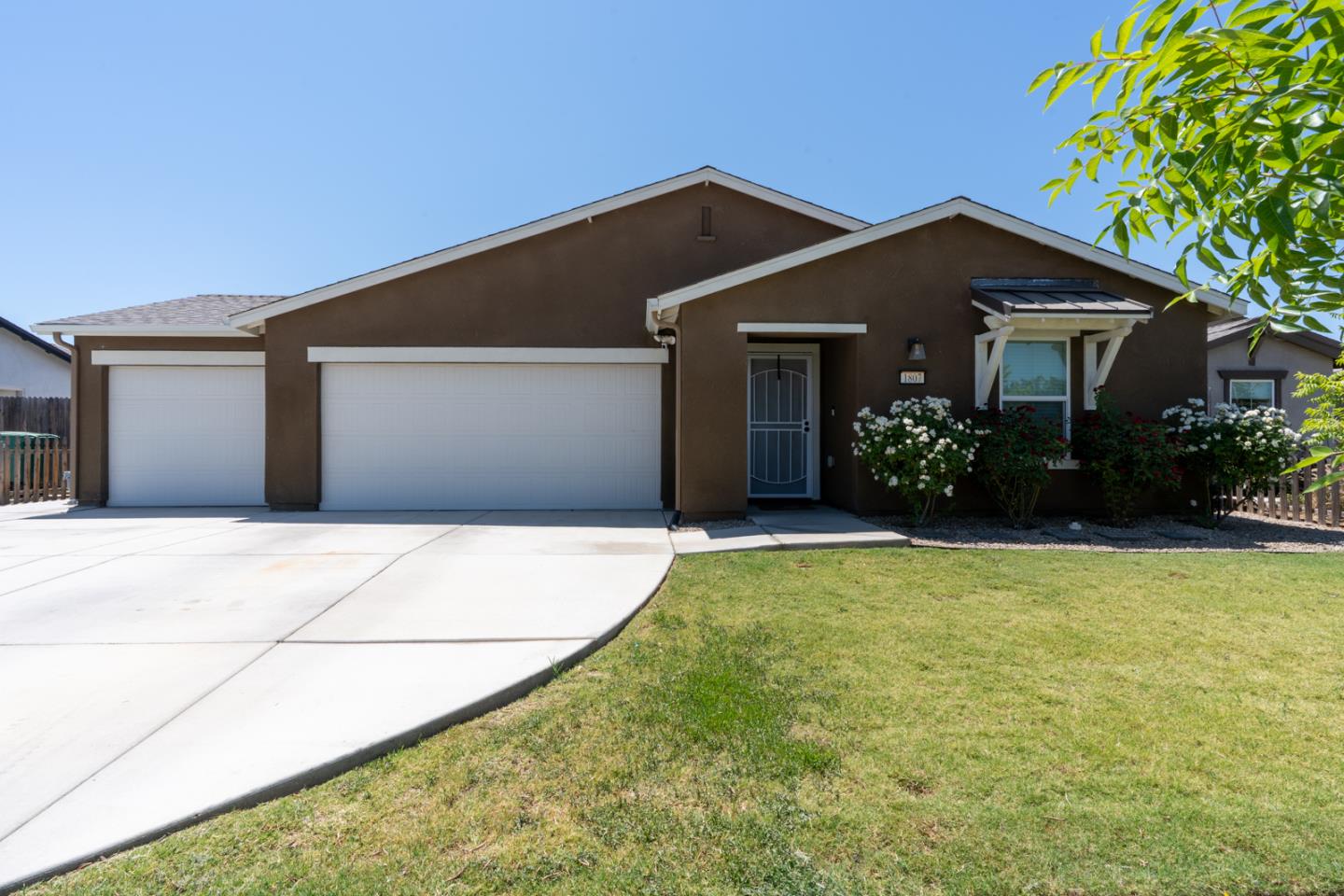 Detail Gallery Image 12 of 45 For 1807 Patricia Ct, Los Banos,  CA 93635 - 4 Beds | 3 Baths