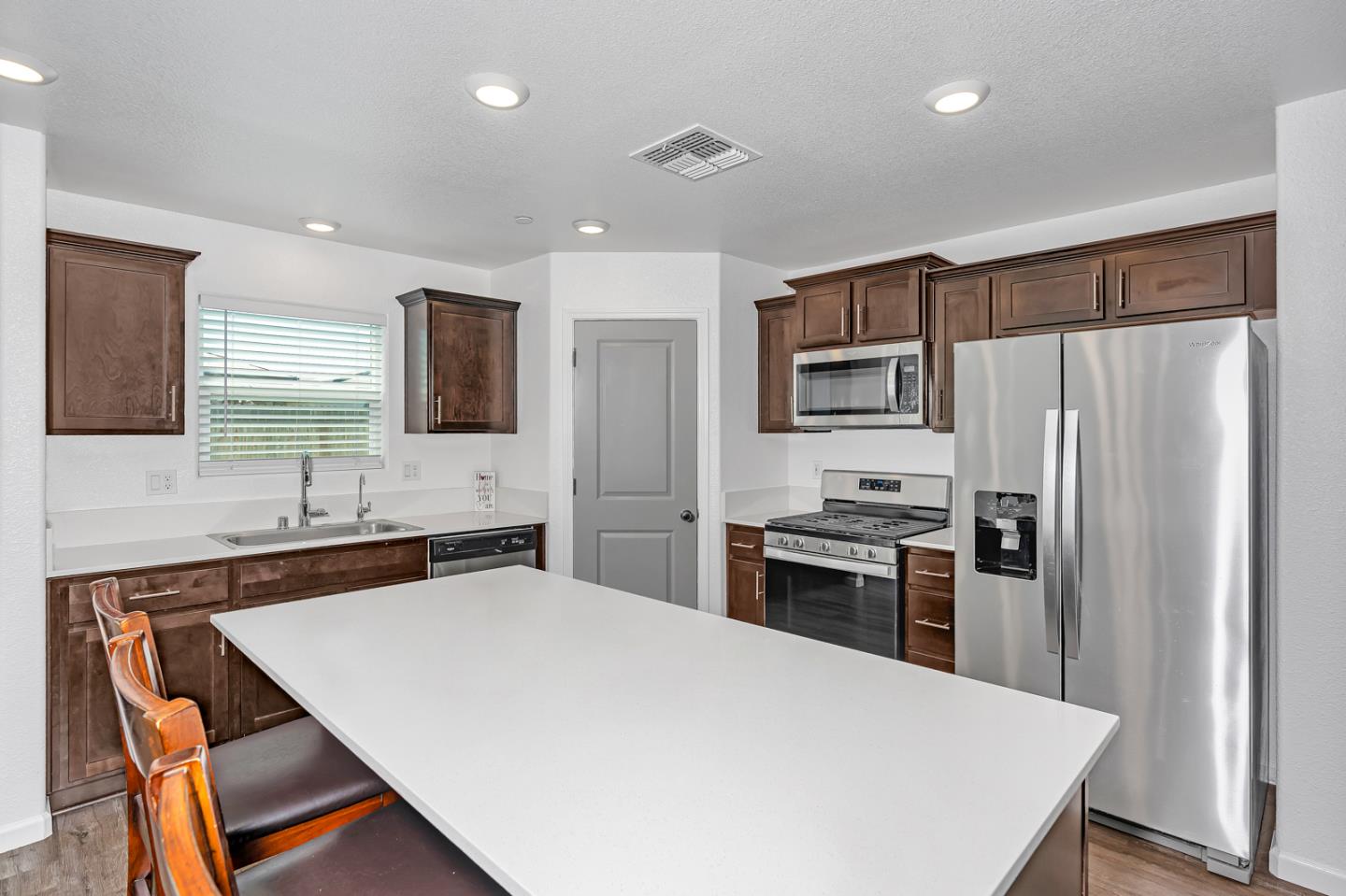 Detail Gallery Image 29 of 45 For 1807 Patricia Ct, Los Banos,  CA 93635 - 4 Beds | 3 Baths