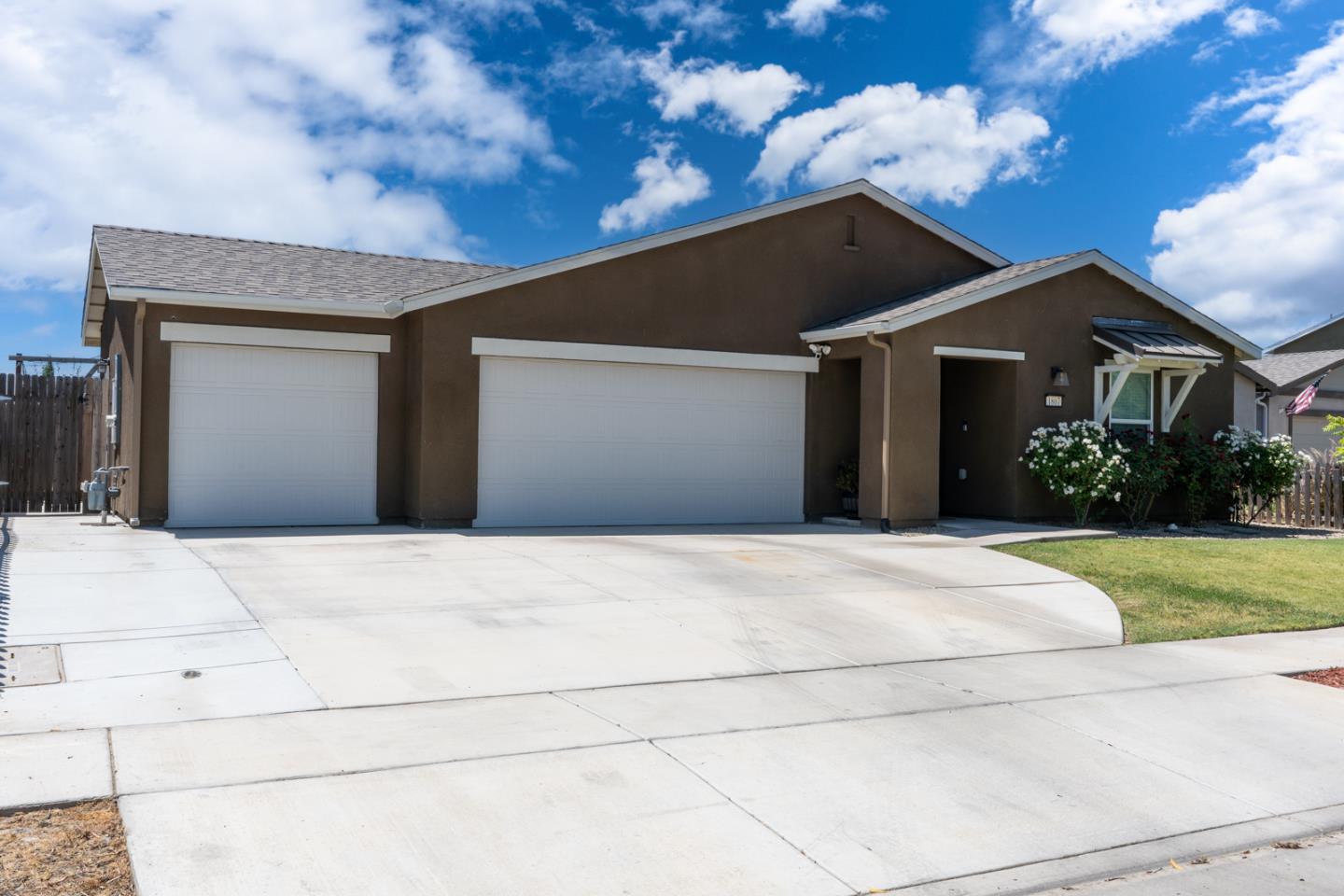 Detail Gallery Image 3 of 45 For 1807 Patricia Ct, Los Banos,  CA 93635 - 4 Beds | 3 Baths
