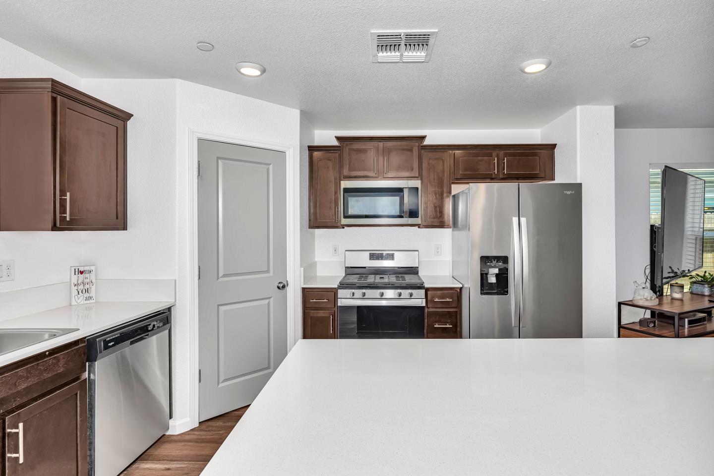 Detail Gallery Image 30 of 45 For 1807 Patricia Ct, Los Banos,  CA 93635 - 4 Beds | 3 Baths