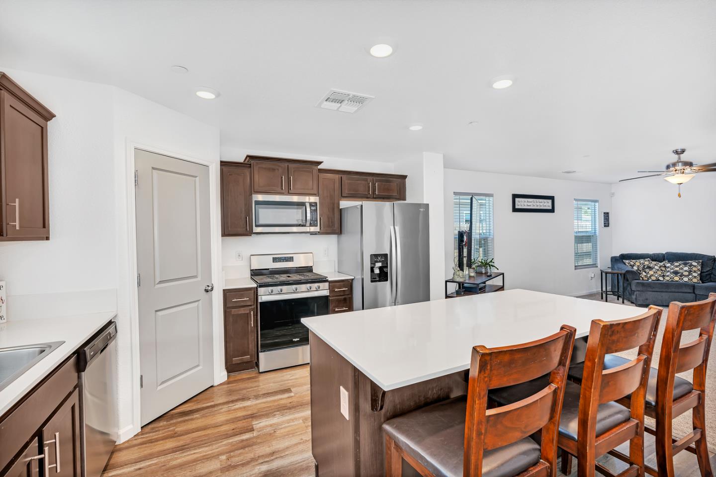 Detail Gallery Image 31 of 45 For 1807 Patricia Ct, Los Banos,  CA 93635 - 4 Beds | 3 Baths