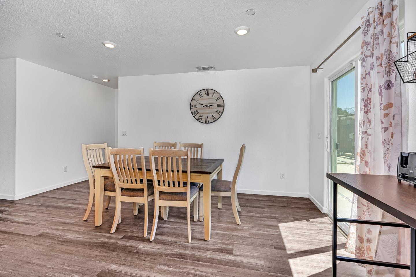 Detail Gallery Image 35 of 45 For 1807 Patricia Ct, Los Banos,  CA 93635 - 4 Beds | 3 Baths