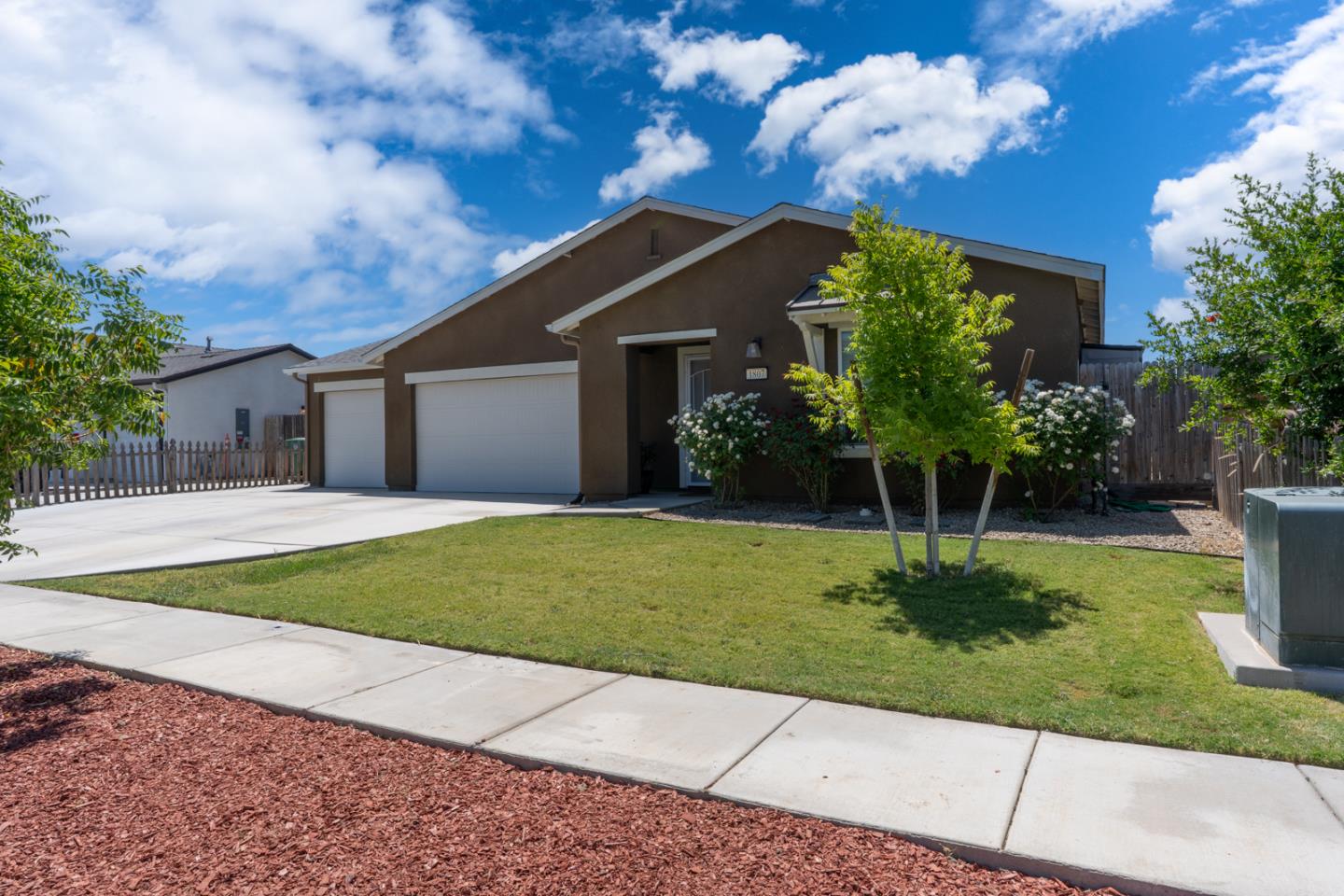 Detail Gallery Image 9 of 45 For 1807 Patricia Ct, Los Banos,  CA 93635 - 4 Beds | 3 Baths