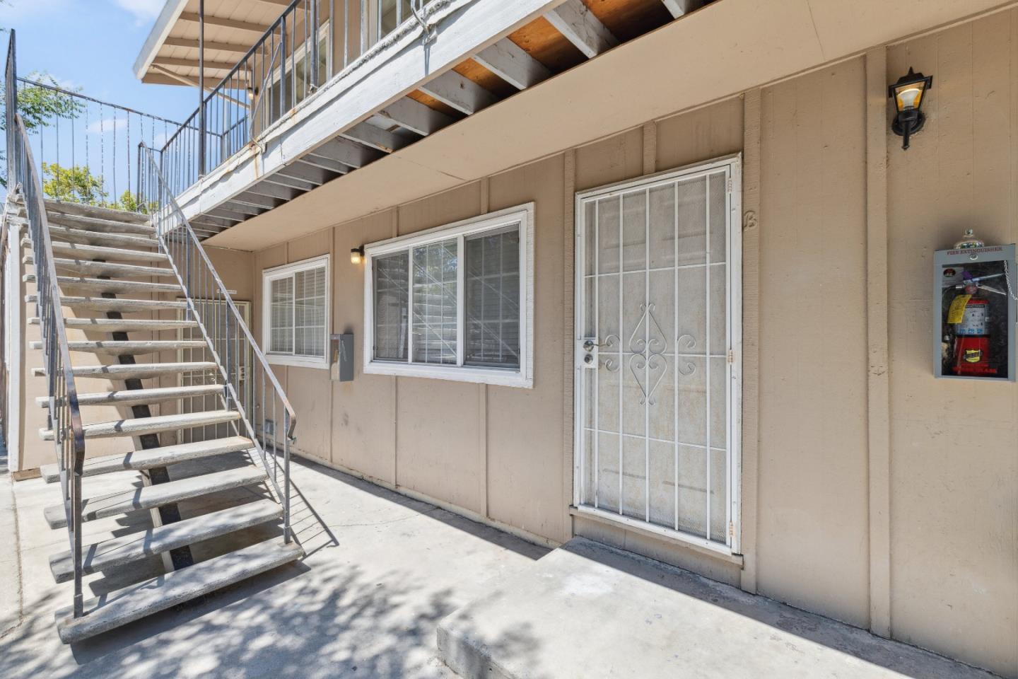 Detail Gallery Image 4 of 14 For 5723 via Monte Dr, San Jose,  CA 95118 - – Beds | – Baths