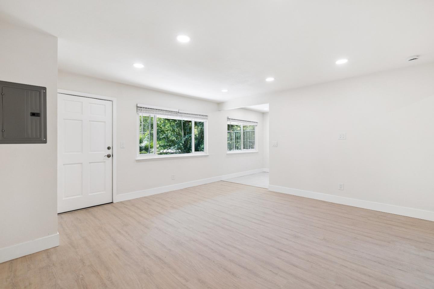 Detail Gallery Image 7 of 14 For 5723 via Monte Dr, San Jose,  CA 95118 - – Beds | – Baths
