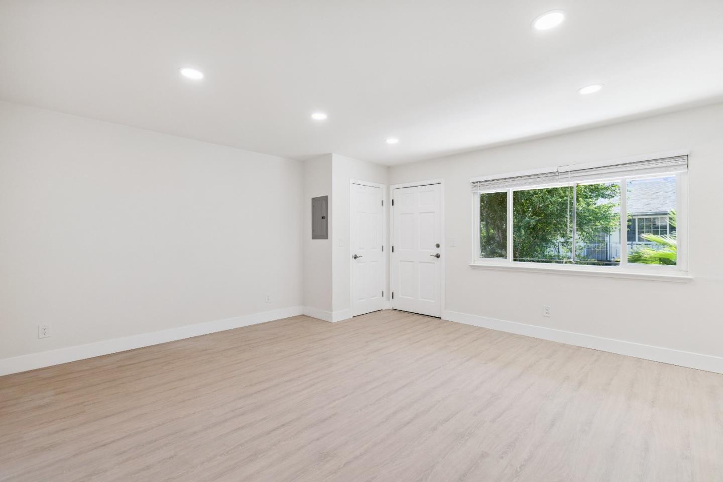 Detail Gallery Image 8 of 14 For 5723 via Monte Dr, San Jose,  CA 95118 - – Beds | – Baths