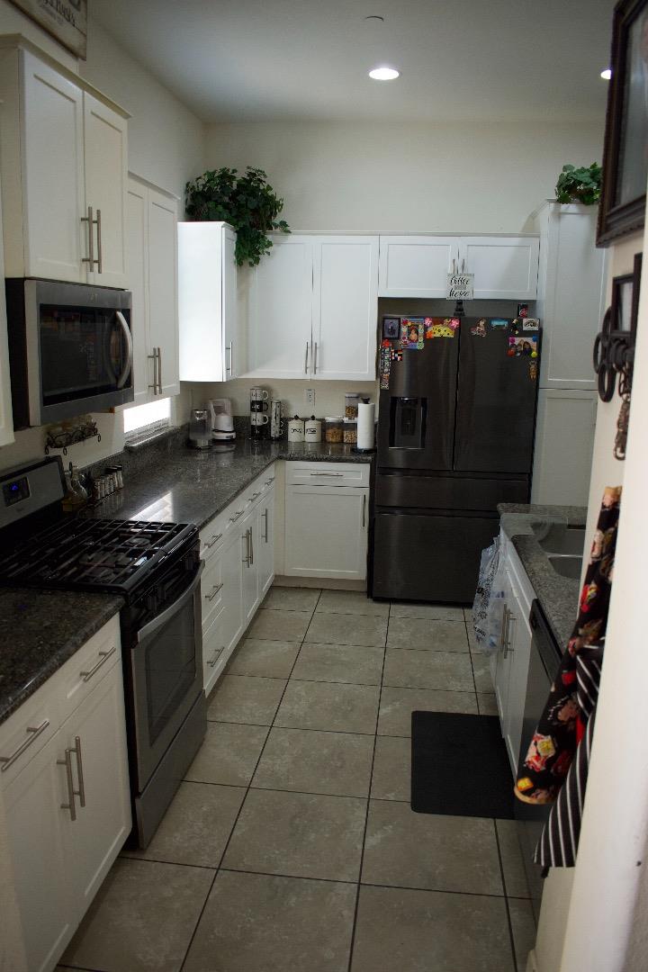 Detail Gallery Image 2 of 14 For 1233 La Colina St, Soledad,  CA 93960 - 3 Beds | 2 Baths