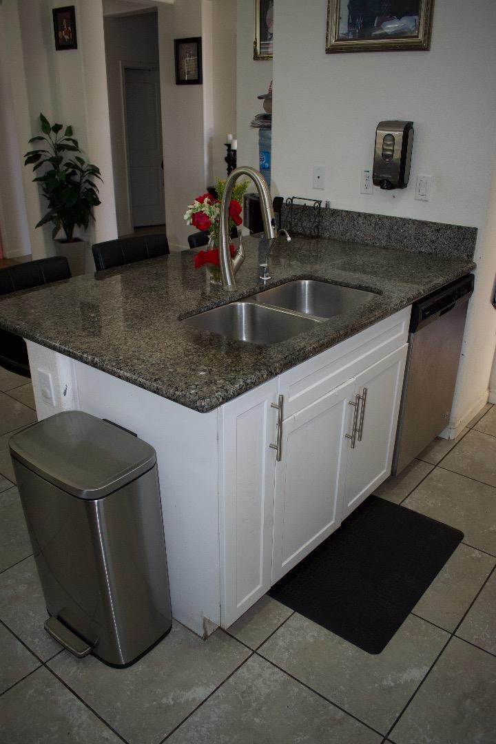 Detail Gallery Image 4 of 14 For 1233 La Colina St, Soledad,  CA 93960 - 3 Beds | 2 Baths