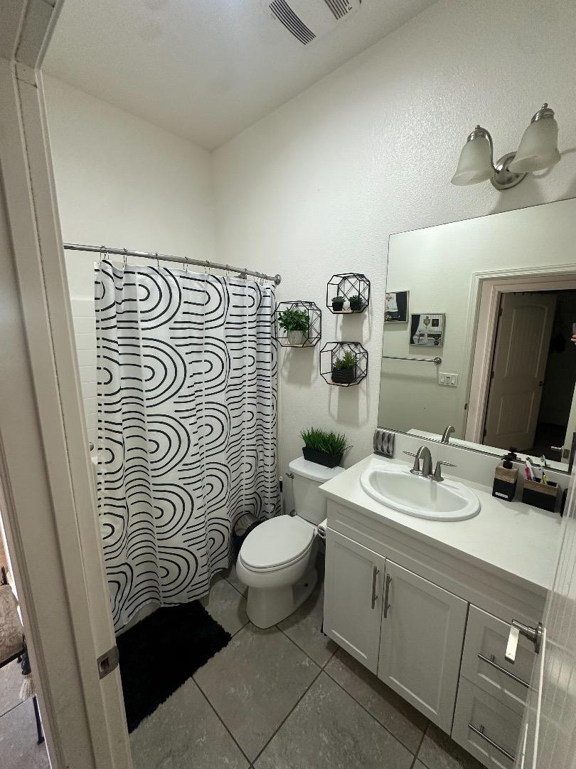 Detail Gallery Image 6 of 14 For 1233 La Colina St, Soledad,  CA 93960 - 3 Beds | 2 Baths