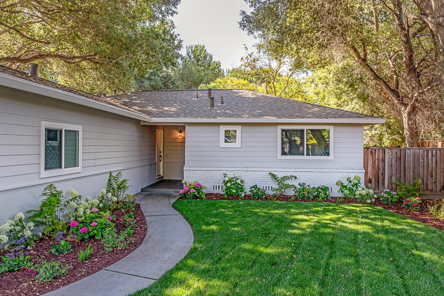 Detail Gallery Image 2 of 26 For 1621 Christina Dr, Los Altos,  CA 94024 - 3 Beds | 2 Baths