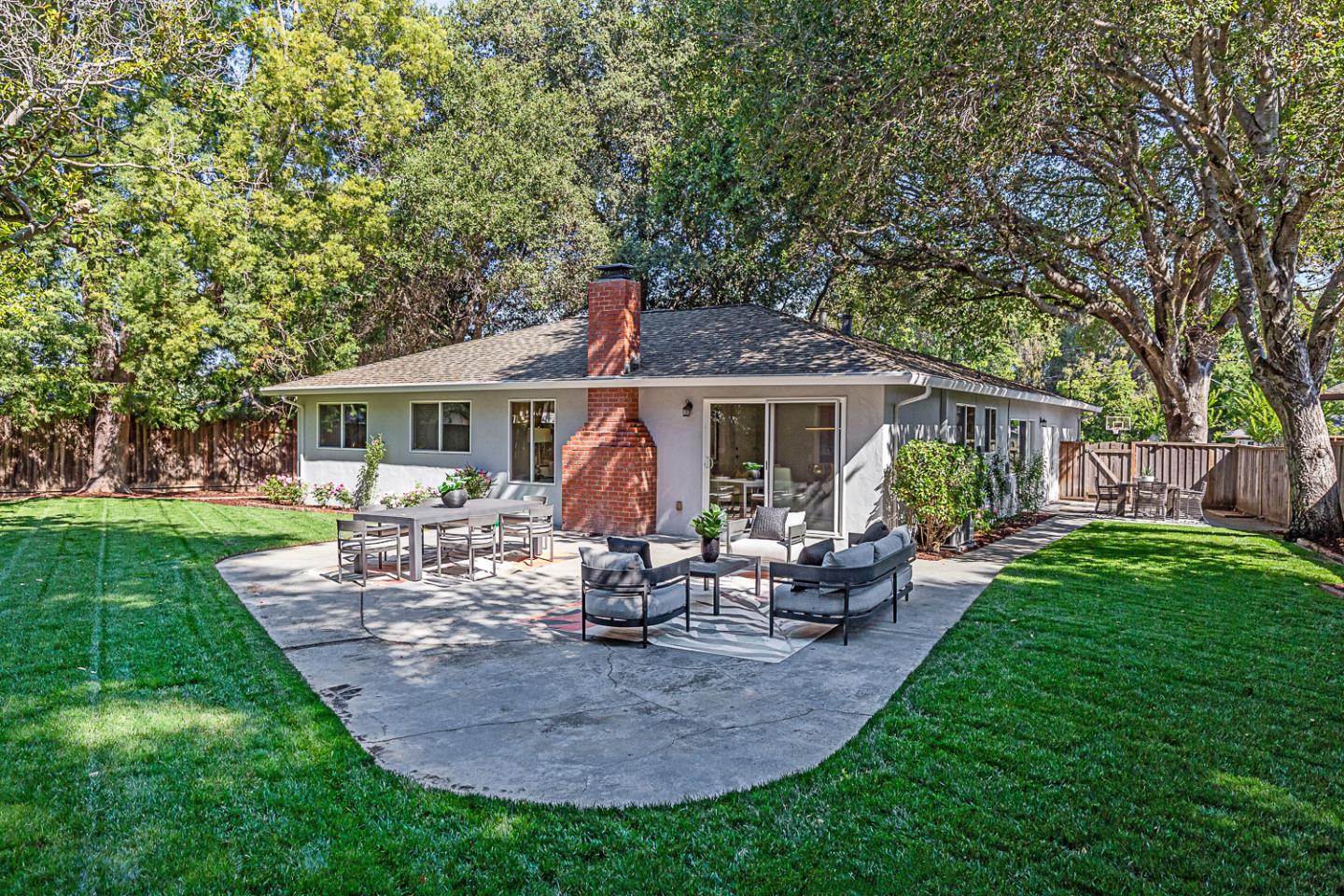 Detail Gallery Image 20 of 26 For 1621 Christina Dr, Los Altos,  CA 94024 - 3 Beds | 2 Baths