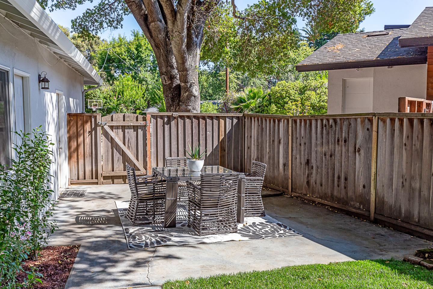 Detail Gallery Image 21 of 26 For 1621 Christina Dr, Los Altos,  CA 94024 - 3 Beds | 2 Baths