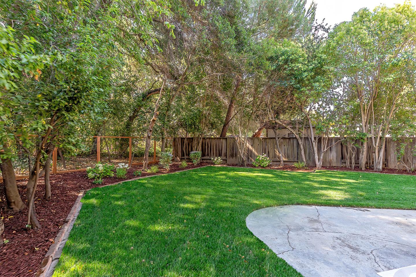 Detail Gallery Image 22 of 26 For 1621 Christina Dr, Los Altos,  CA 94024 - 3 Beds | 2 Baths