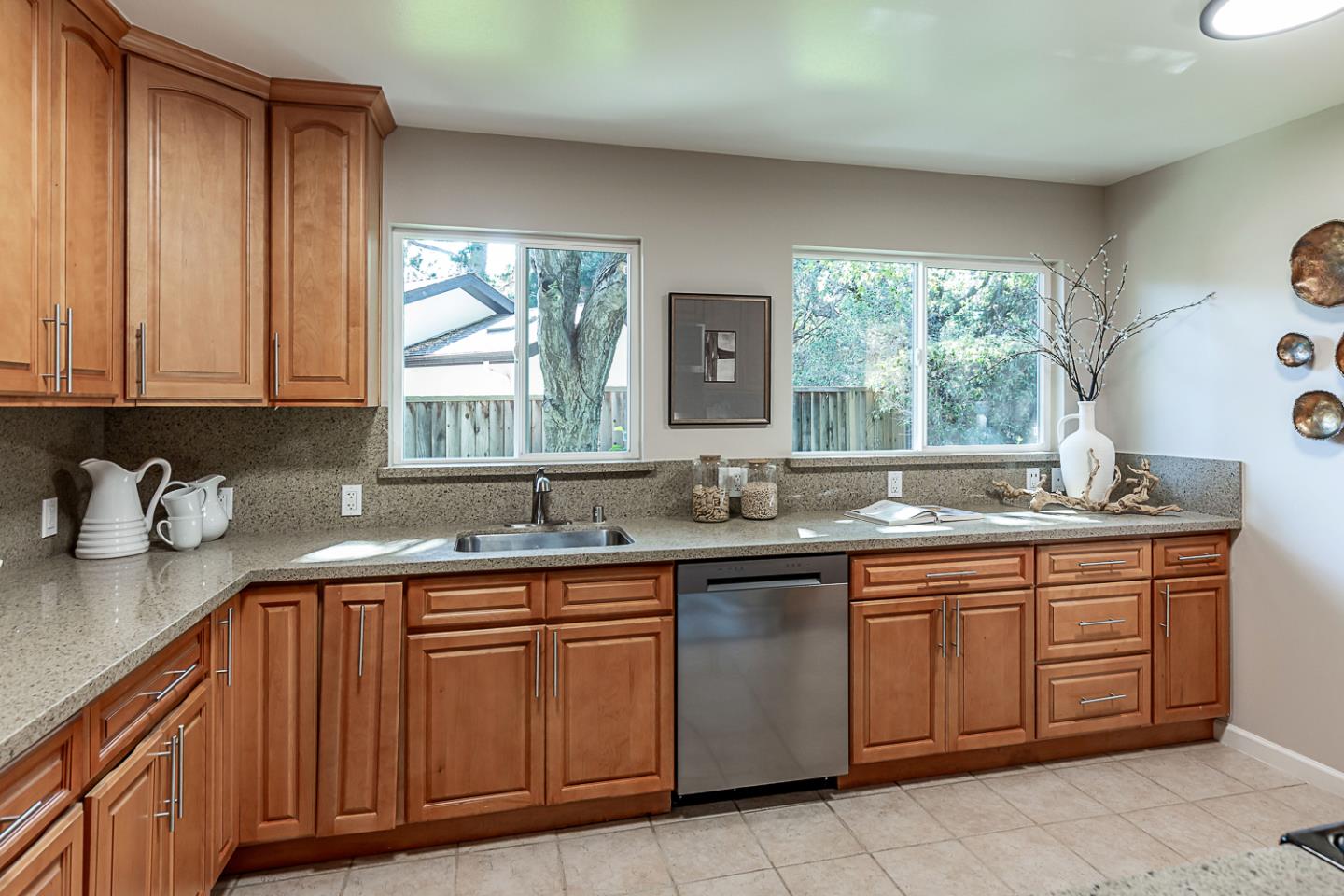 Detail Gallery Image 7 of 26 For 1621 Christina Dr, Los Altos,  CA 94024 - 3 Beds | 2 Baths