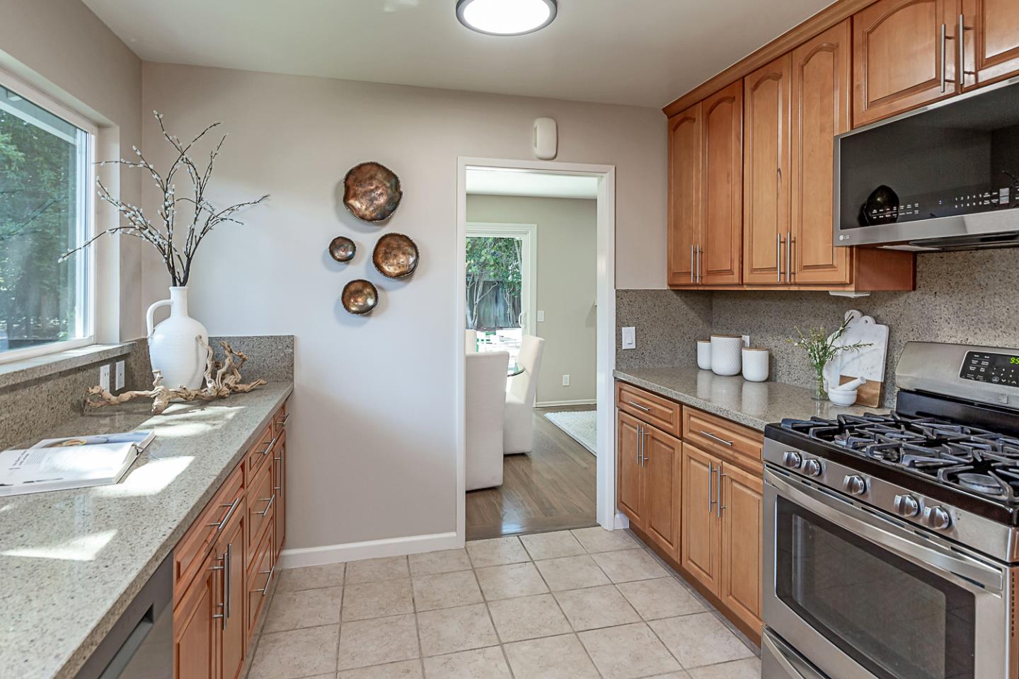 Detail Gallery Image 8 of 26 For 1621 Christina Dr, Los Altos,  CA 94024 - 3 Beds | 2 Baths