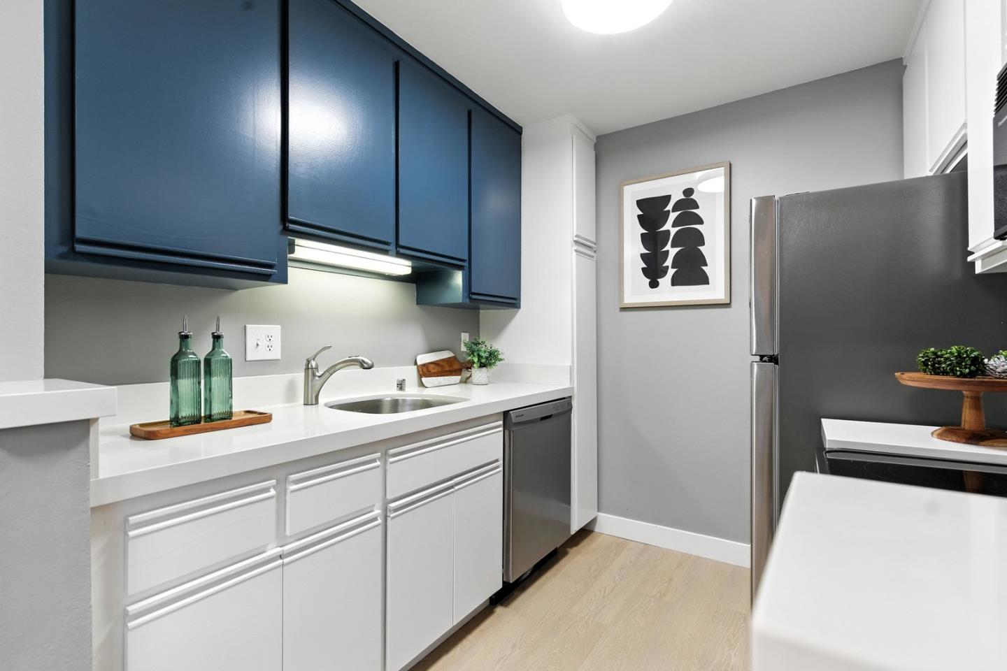 Detail Gallery Image 10 of 19 For 905 W Middlefield Rd #974,  Mountain View,  CA 94043 - 2 Beds | 2 Baths