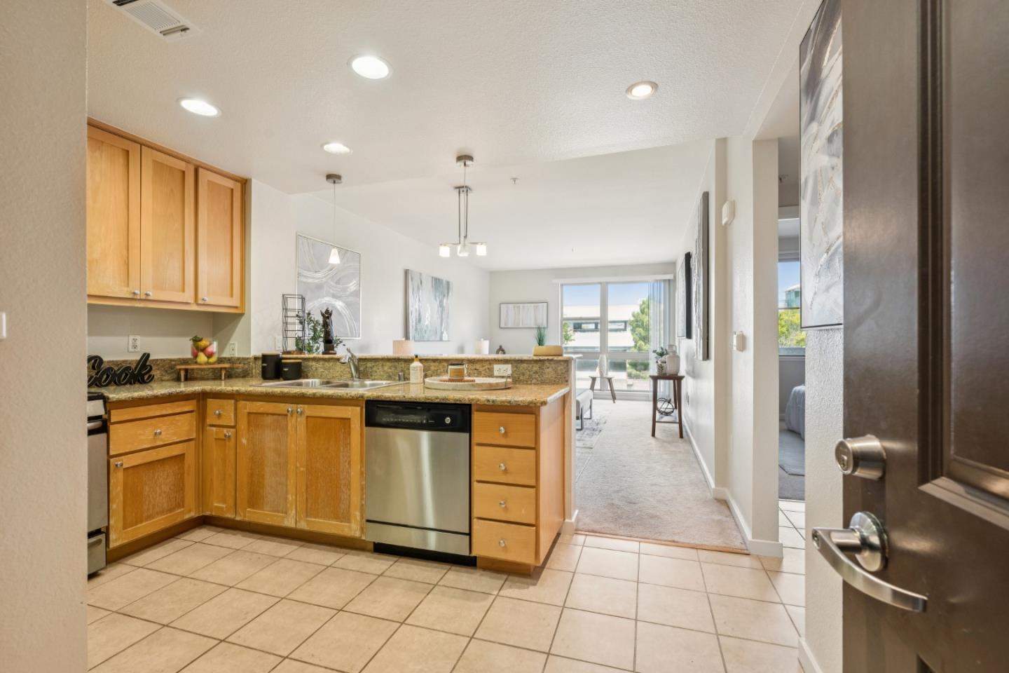 Detail Gallery Image 3 of 32 For 1488 El Camino Real #216,  South San Francisco,  CA 94080 - 1 Beds | 1 Baths