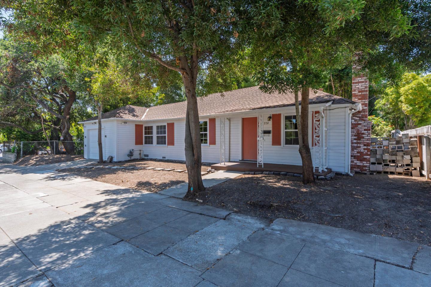 Detail Gallery Image 2 of 29 For 774 Chestnut St, San Carlos,  CA 94070 - 2 Beds | 2 Baths