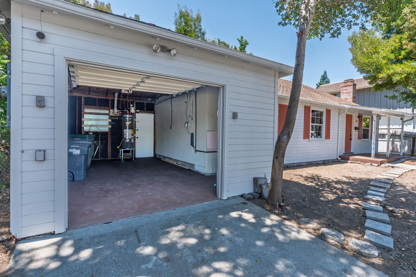 Detail Gallery Image 4 of 29 For 774 Chestnut St, San Carlos,  CA 94070 - 2 Beds | 2 Baths