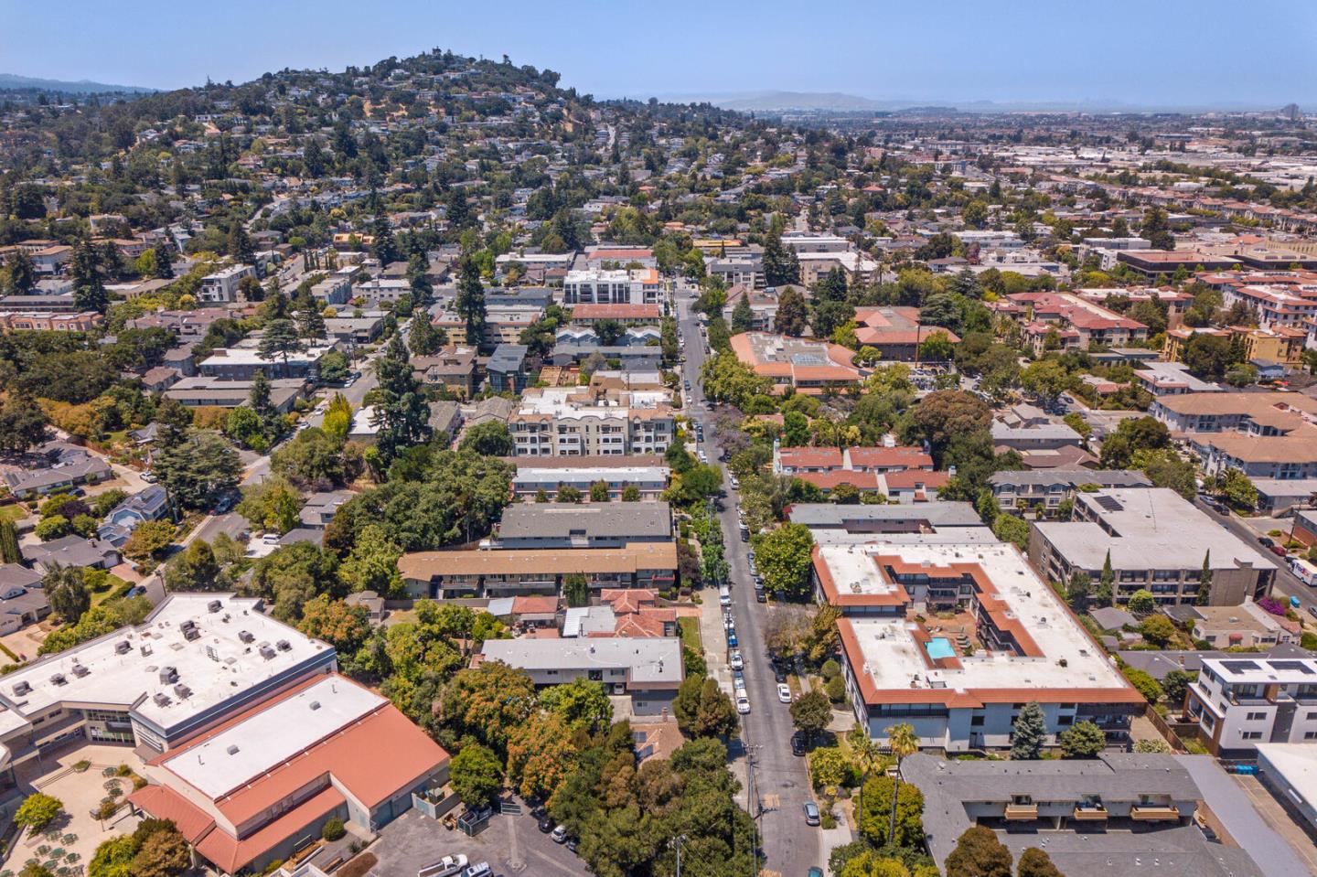 Detail Gallery Image 7 of 29 For 774 Chestnut St, San Carlos,  CA 94070 - 2 Beds | 2 Baths