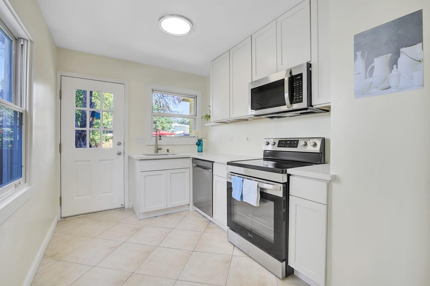 Detail Gallery Image 10 of 27 For 113 W Reed St, San Jose,  CA 95110 - 2 Beds | 1 Baths