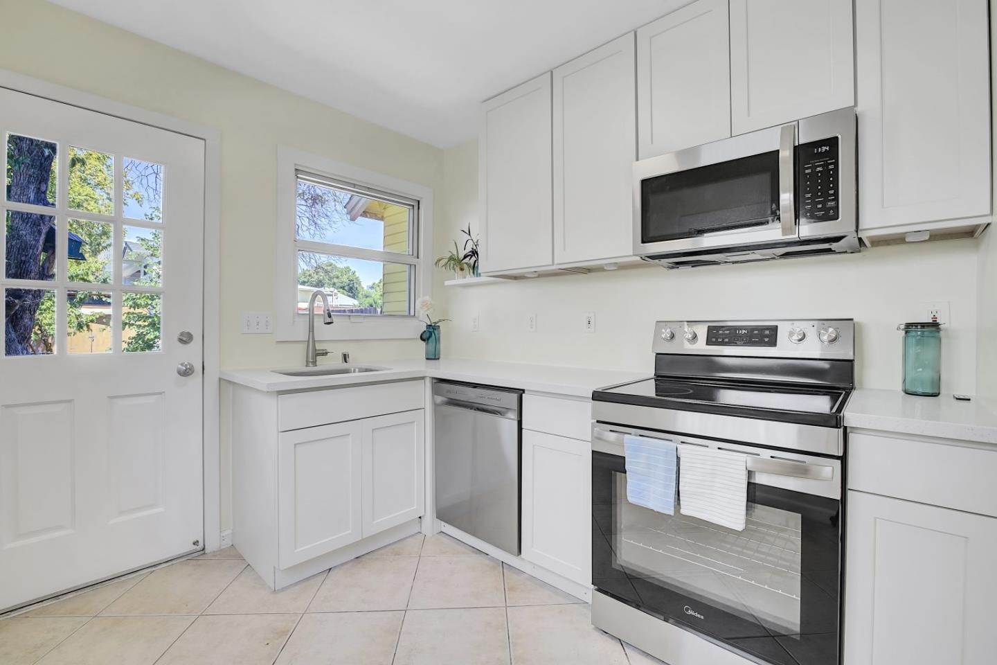Detail Gallery Image 11 of 27 For 113 W Reed St, San Jose,  CA 95110 - 2 Beds | 1 Baths
