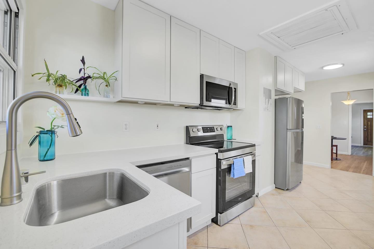 Detail Gallery Image 12 of 27 For 113 W Reed St, San Jose,  CA 95110 - 2 Beds | 1 Baths