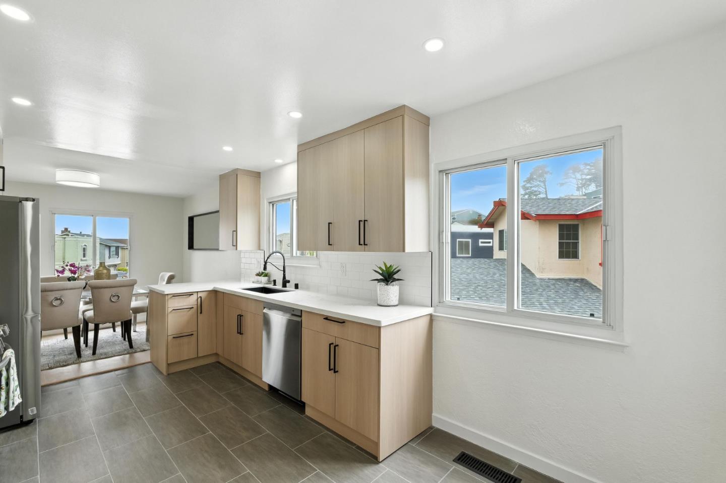 Detail Gallery Image 16 of 72 For 102 Dennis Dr, Daly City,  CA 94015 - 4 Beds | 3 Baths