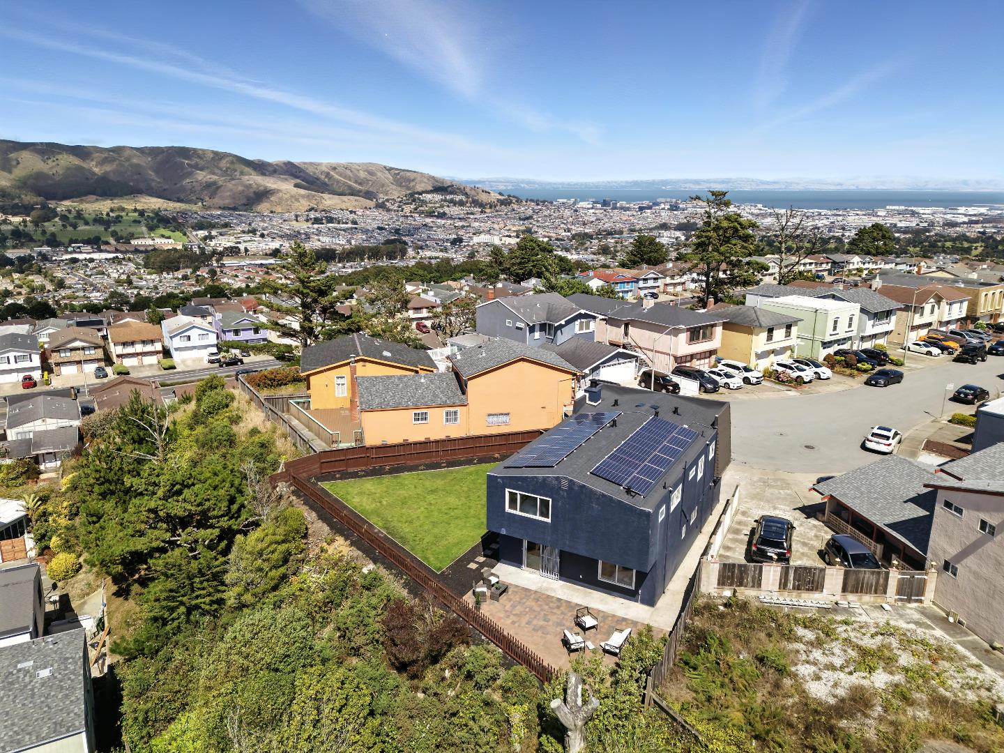 Detail Gallery Image 2 of 72 For 102 Dennis Dr, Daly City,  CA 94015 - 4 Beds | 3 Baths