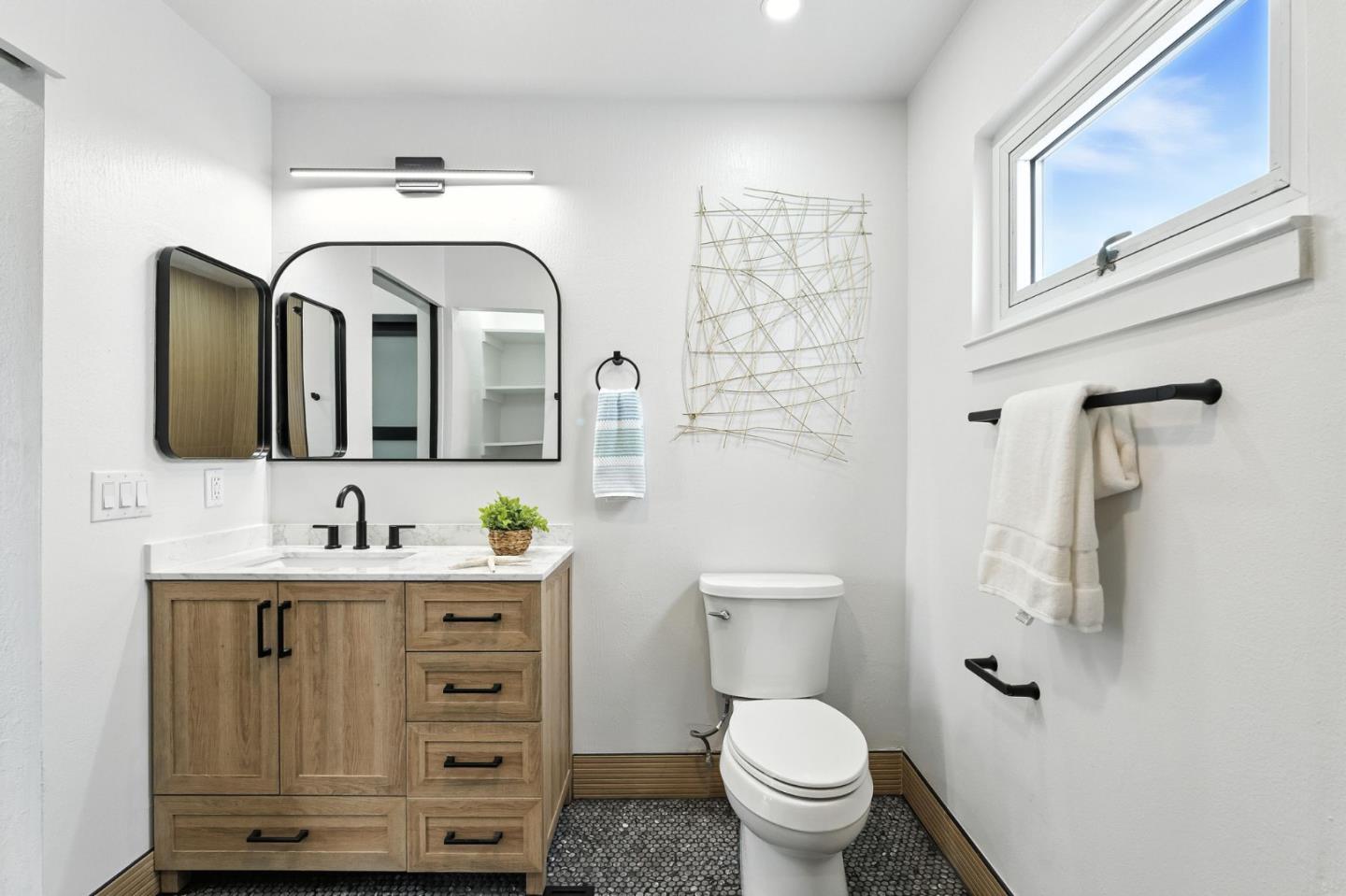 Detail Gallery Image 25 of 72 For 102 Dennis Dr, Daly City,  CA 94015 - 4 Beds | 3 Baths