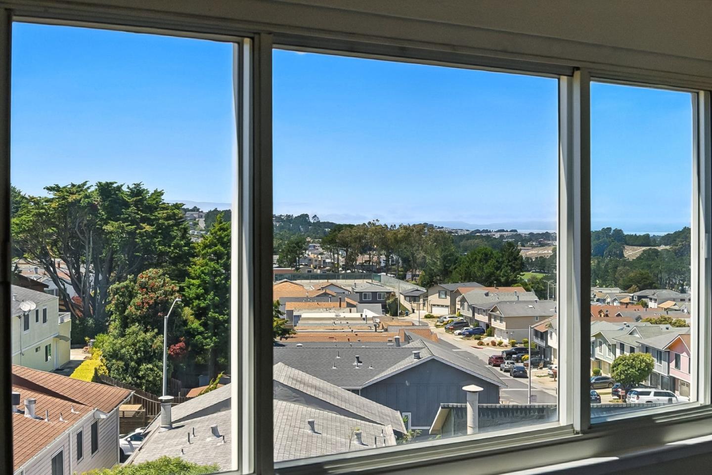 Detail Gallery Image 34 of 72 For 102 Dennis Dr, Daly City,  CA 94015 - 4 Beds | 3 Baths