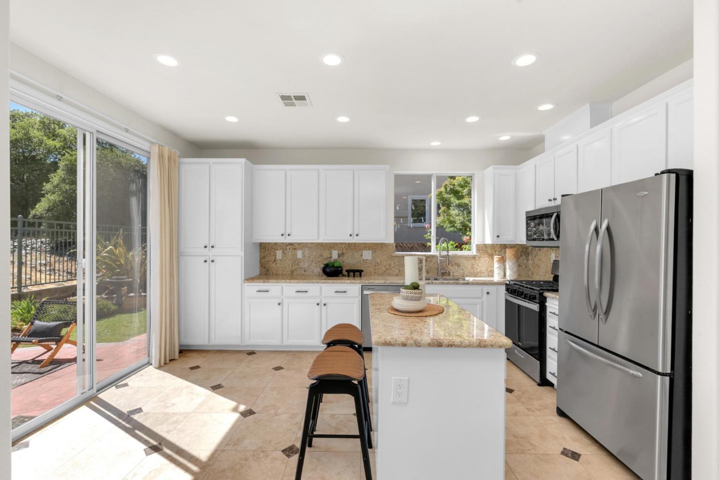 Detail Gallery Image 10 of 59 For 5490 Manderston Dr, San Jose,  CA 95138 - 3 Beds | 2/1 Baths