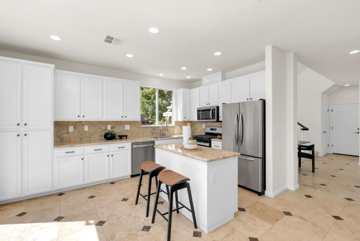 Detail Gallery Image 8 of 59 For 5490 Manderston Dr, San Jose,  CA 95138 - 3 Beds | 2/1 Baths