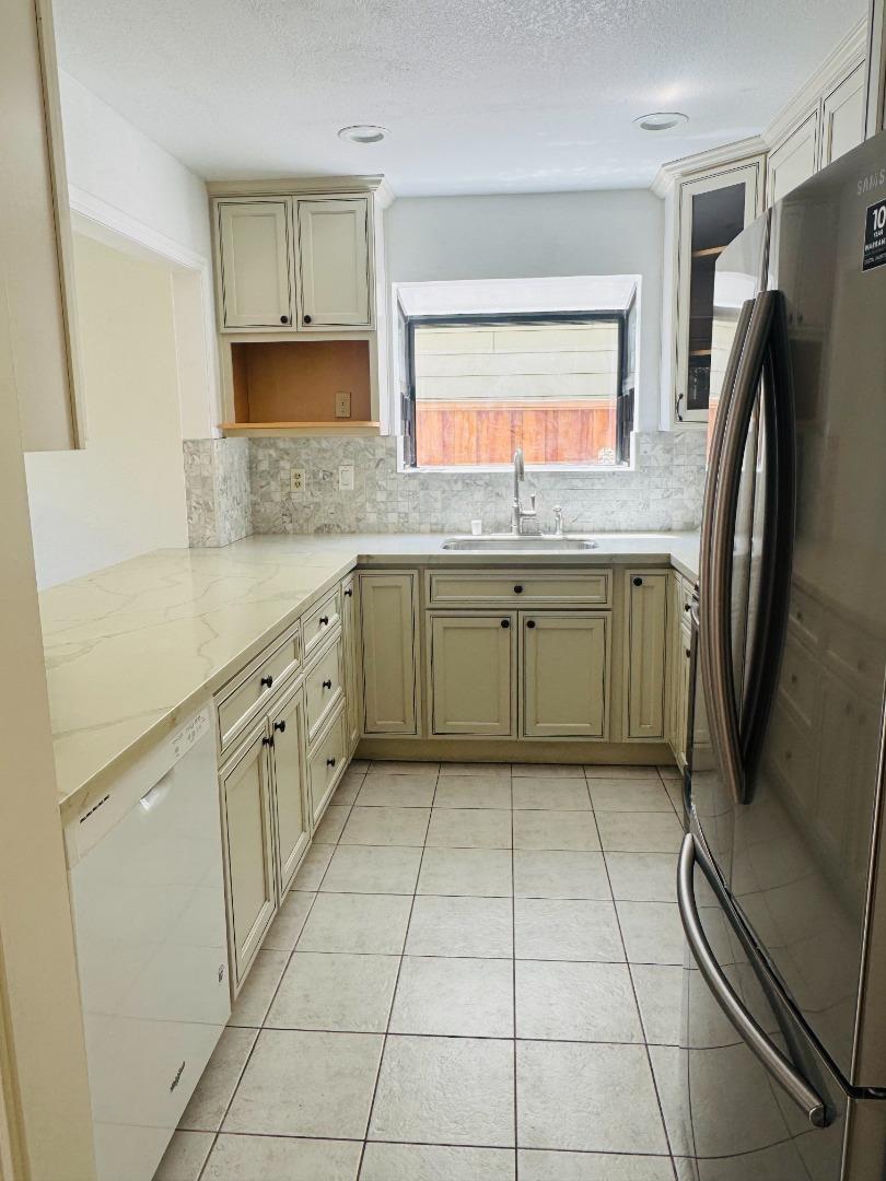 Detail Gallery Image 3 of 29 For 91 Jacklin Ct, Milpitas,  CA 95035 - 2 Beds | 2/1 Baths
