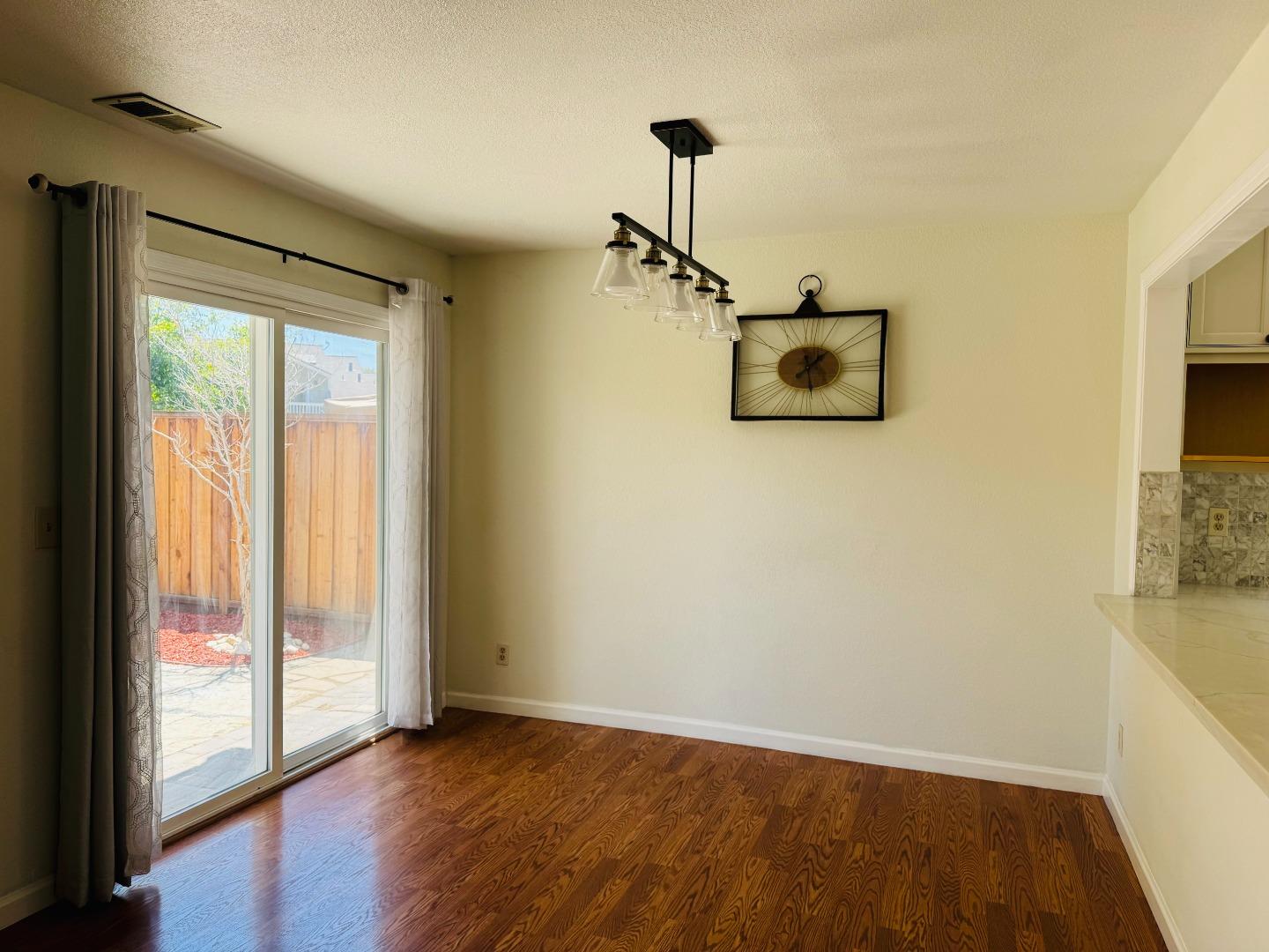 Detail Gallery Image 5 of 29 For 91 Jacklin Ct, Milpitas,  CA 95035 - 2 Beds | 2/1 Baths
