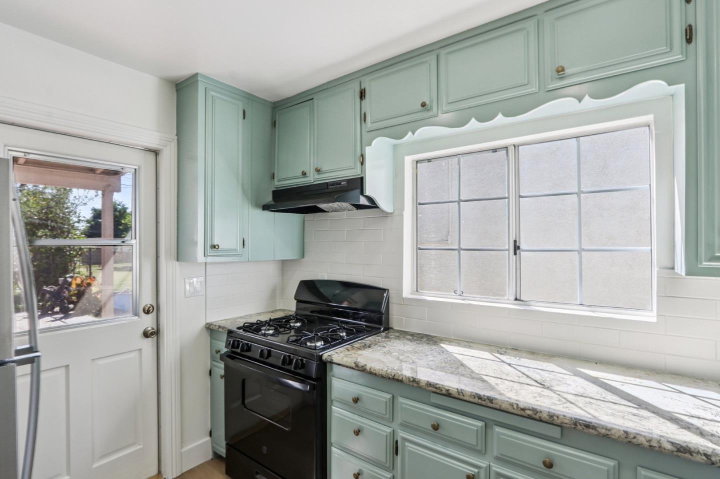 Detail Gallery Image 13 of 15 For 11247 Michael Hunt Dr, South El Monte,  CA 91733 - 5 Beds | 2 Baths