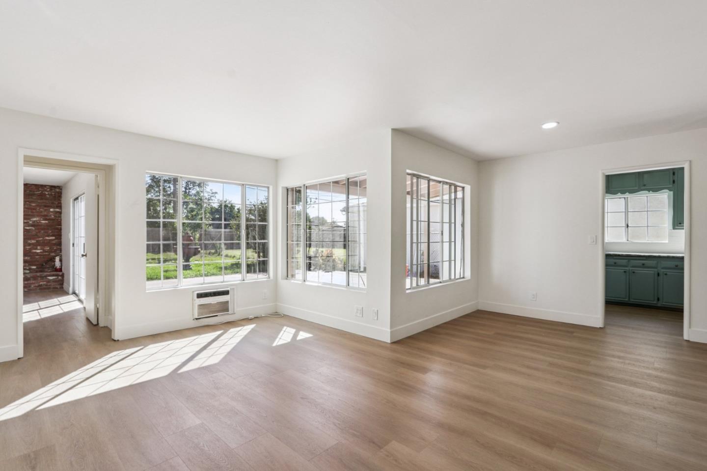 Detail Gallery Image 3 of 15 For 11247 Michael Hunt Dr, South El Monte,  CA 91733 - 5 Beds | 2 Baths