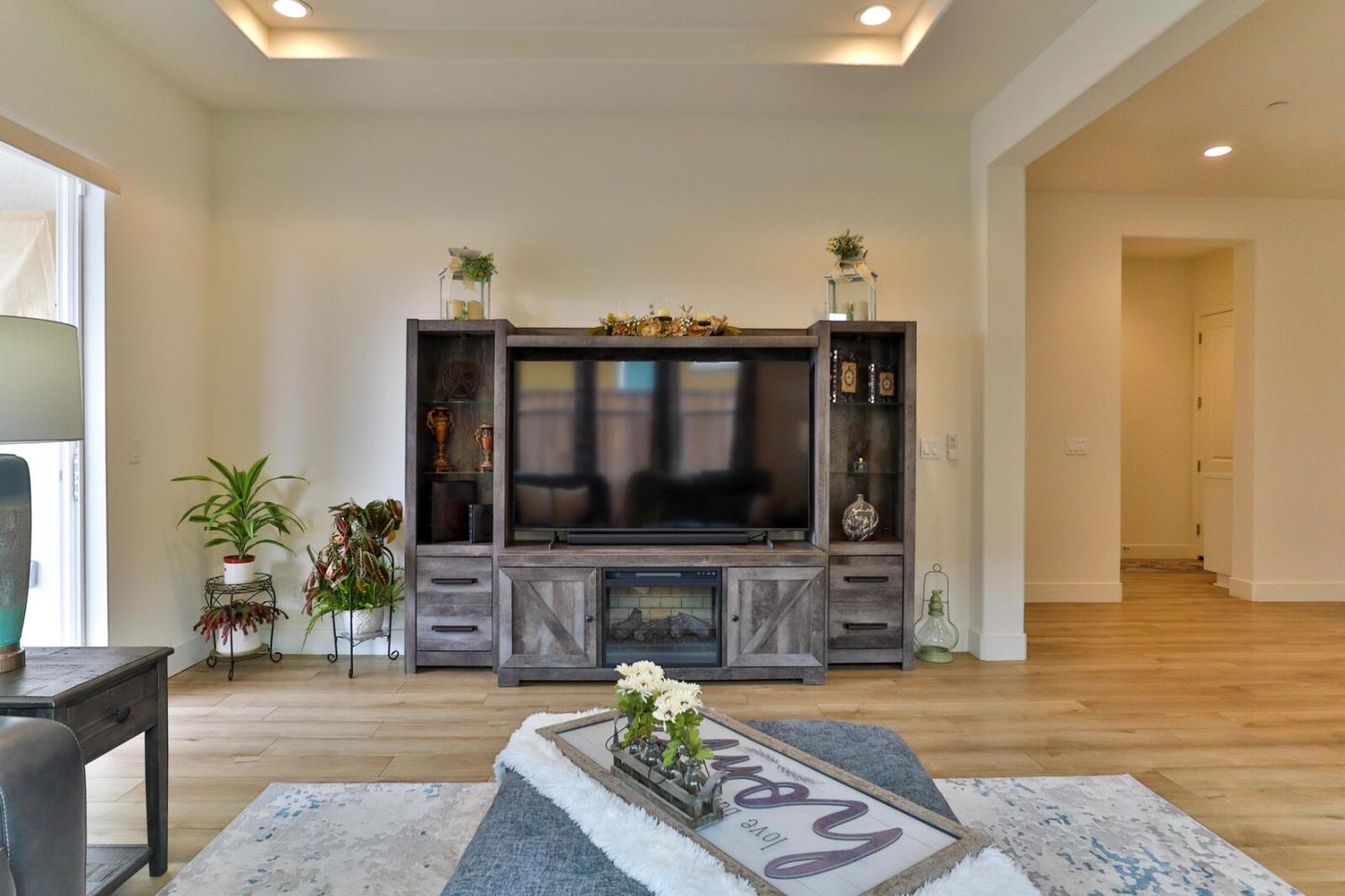 Detail Gallery Image 16 of 52 For 2102 White Oak Dr, Hollister,  CA 95023 - 2 Beds | 2 Baths