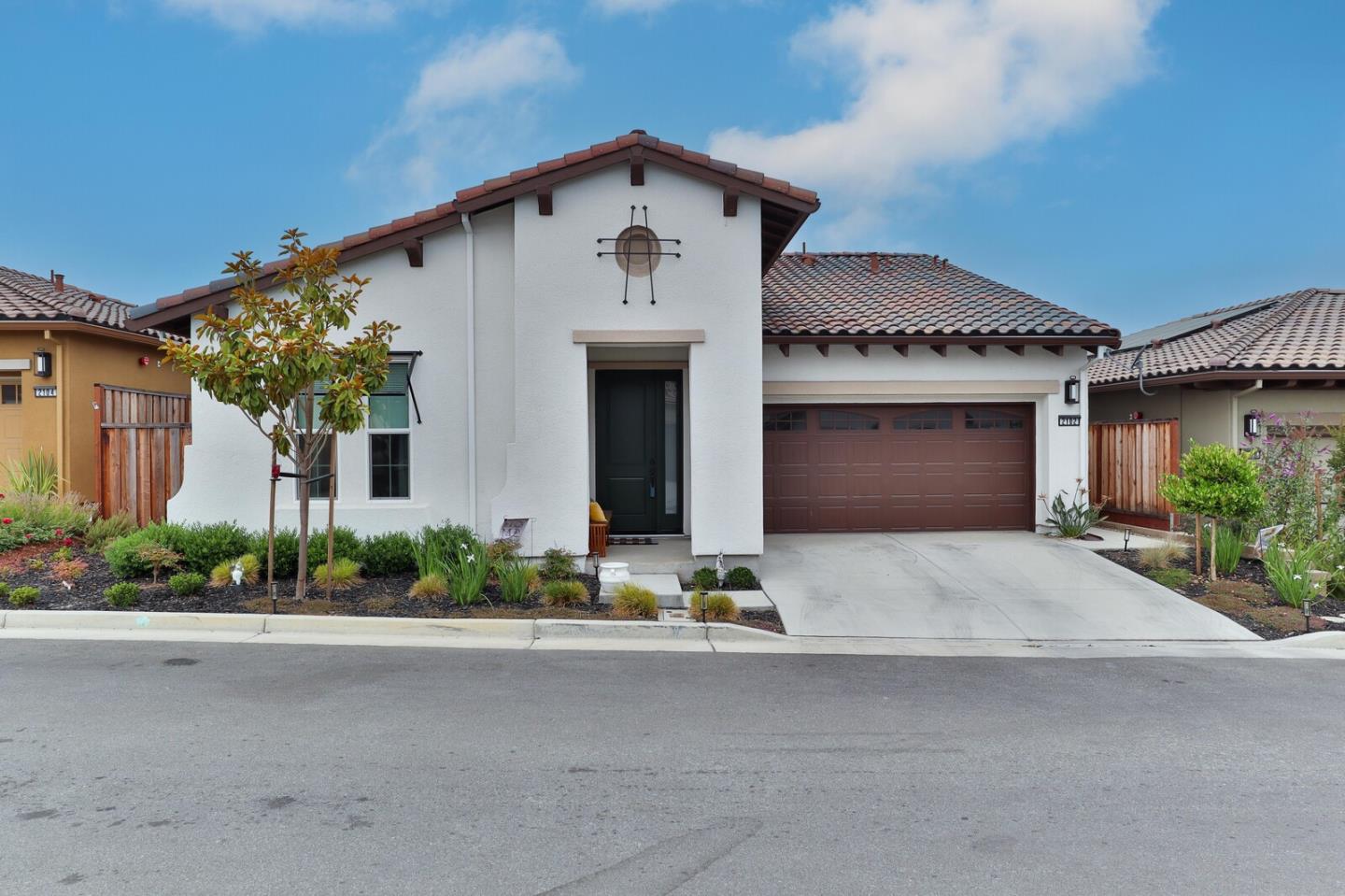 Detail Gallery Image 2 of 52 For 2102 White Oak Dr, Hollister,  CA 95023 - 2 Beds | 2 Baths