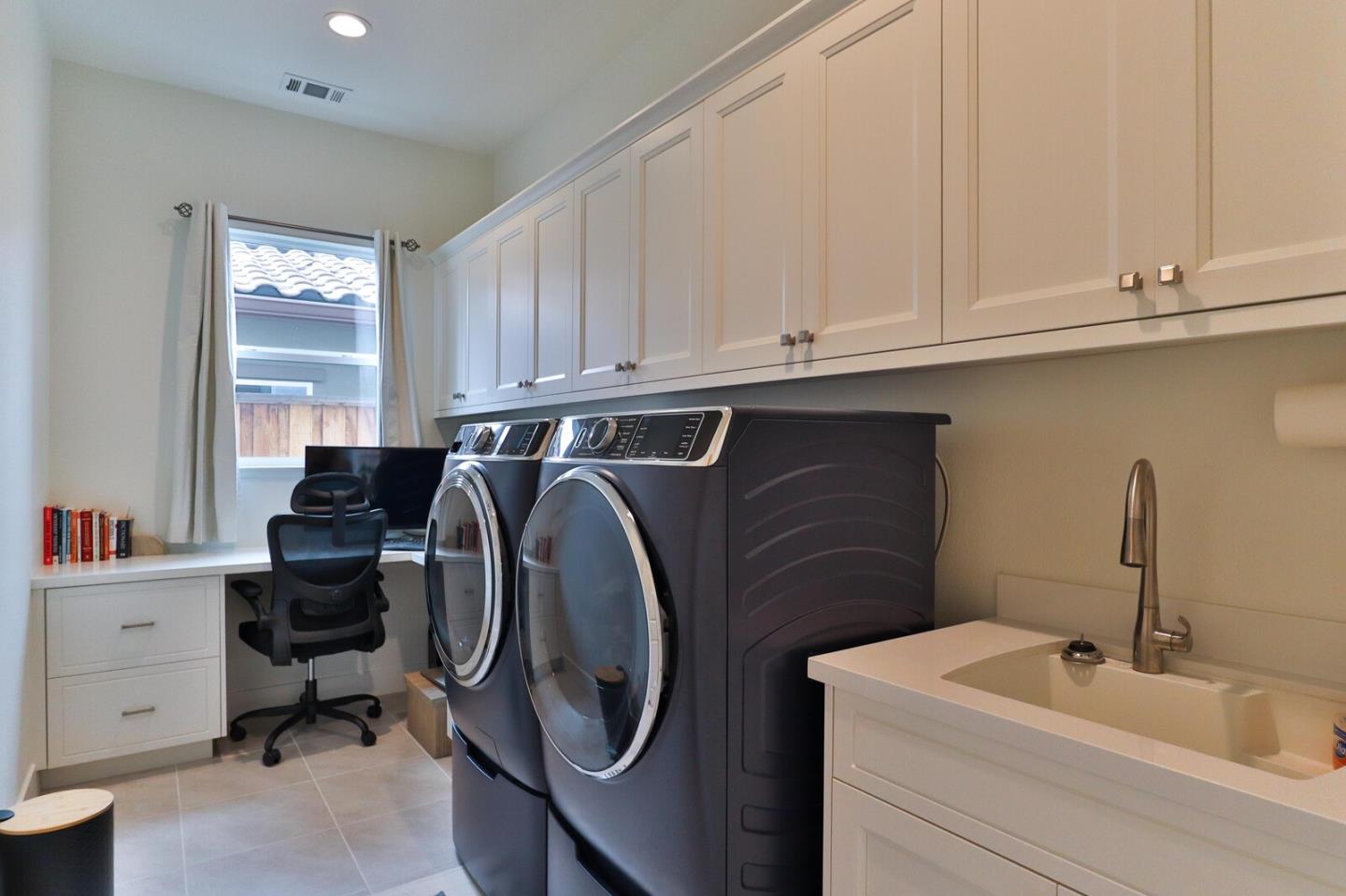 Detail Gallery Image 31 of 52 For 2102 White Oak Dr, Hollister,  CA 95023 - 2 Beds | 2 Baths