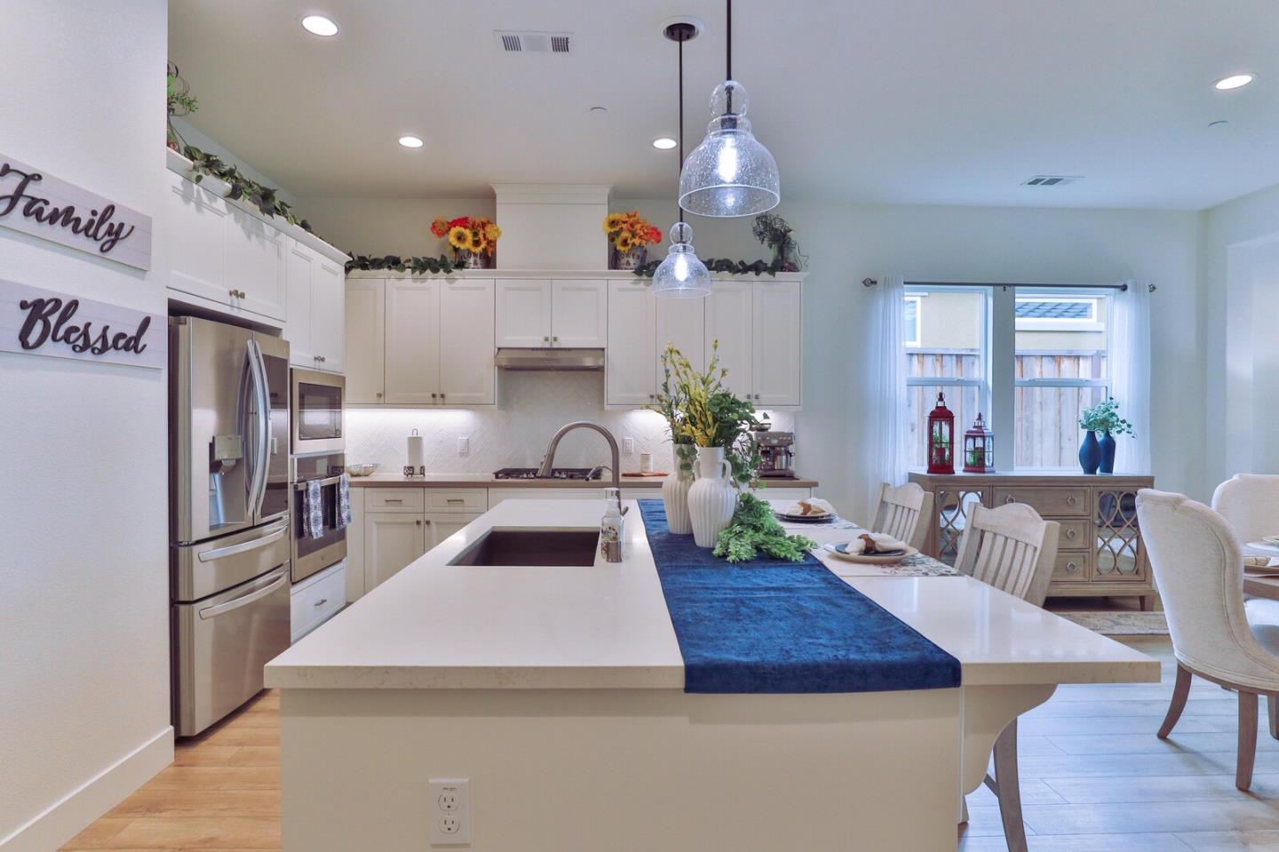 Detail Gallery Image 6 of 52 For 2102 White Oak Dr, Hollister,  CA 95023 - 2 Beds | 2 Baths
