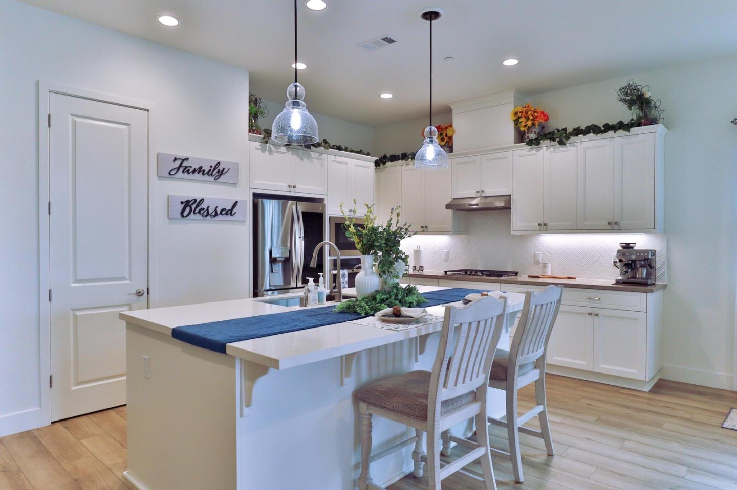 Detail Gallery Image 7 of 52 For 2102 White Oak Dr, Hollister,  CA 95023 - 2 Beds | 2 Baths